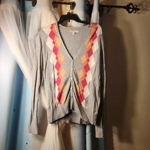 Old Navy,  v shape button up seater, with diamond pattern, size Medium